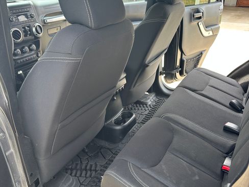 Used 2014 Jeep Wrangler Unlimited Sahara w/ Connectivity Group image 14