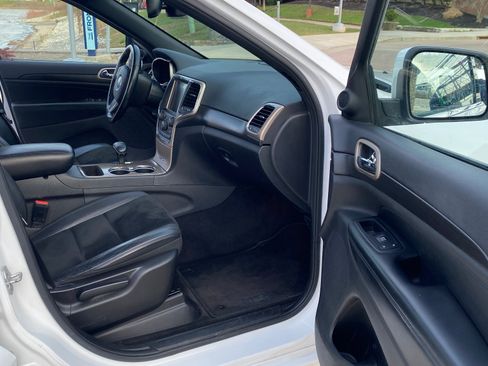 Used 2015 Jeep Grand Cherokee Altitude image 16