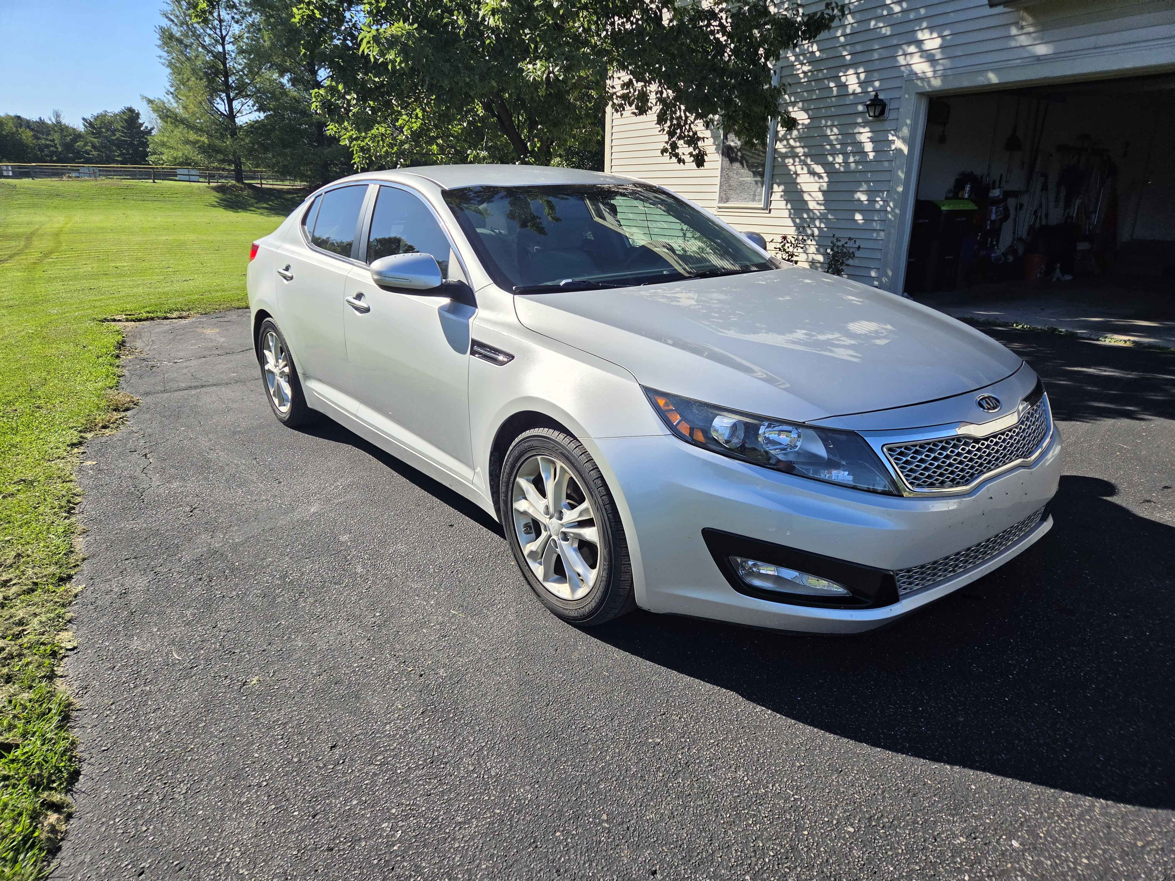 Used 2012 Kia Optima LX FWD image 1