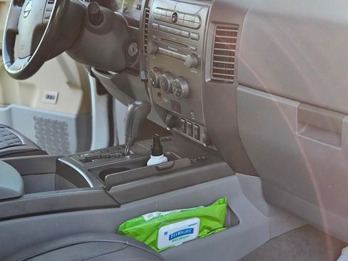 Used 2004 Nissan Titan LE w/ (NAV) Nissan Navigation Pkg image 14