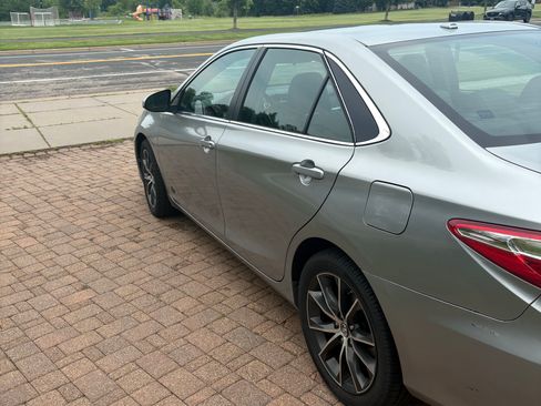 Used 2017 Toyota Camry XSE FWD image 8