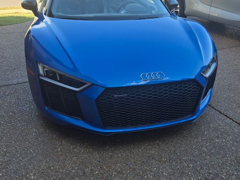 Used 2018 Audi R8 V10 w/ Carbon Exterior Package image 14