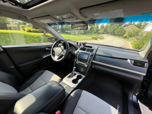 Used 2014 Toyota Camry SE FWD image 11