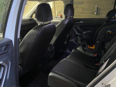 Used 2022 Volkswagen Tiguan SE image 25