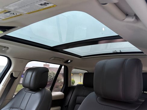 Used 2019 Land Rover Range Rover Supercharged image 10