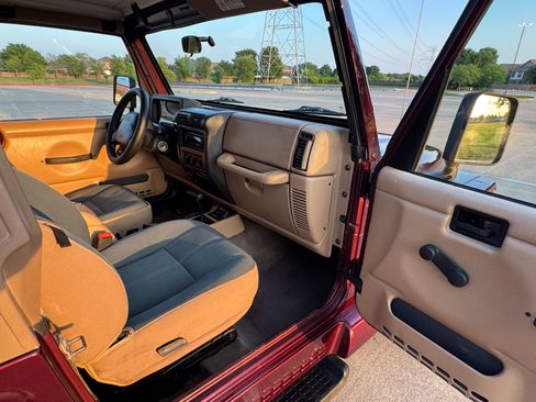 Used 2002 Jeep Wrangler Sahara image 14