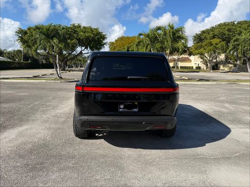 Used 2023 Rivian R1S Launch Edition image 5