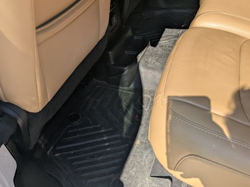 Used 2018 Jeep Wrangler Unlimited Sahara image 10