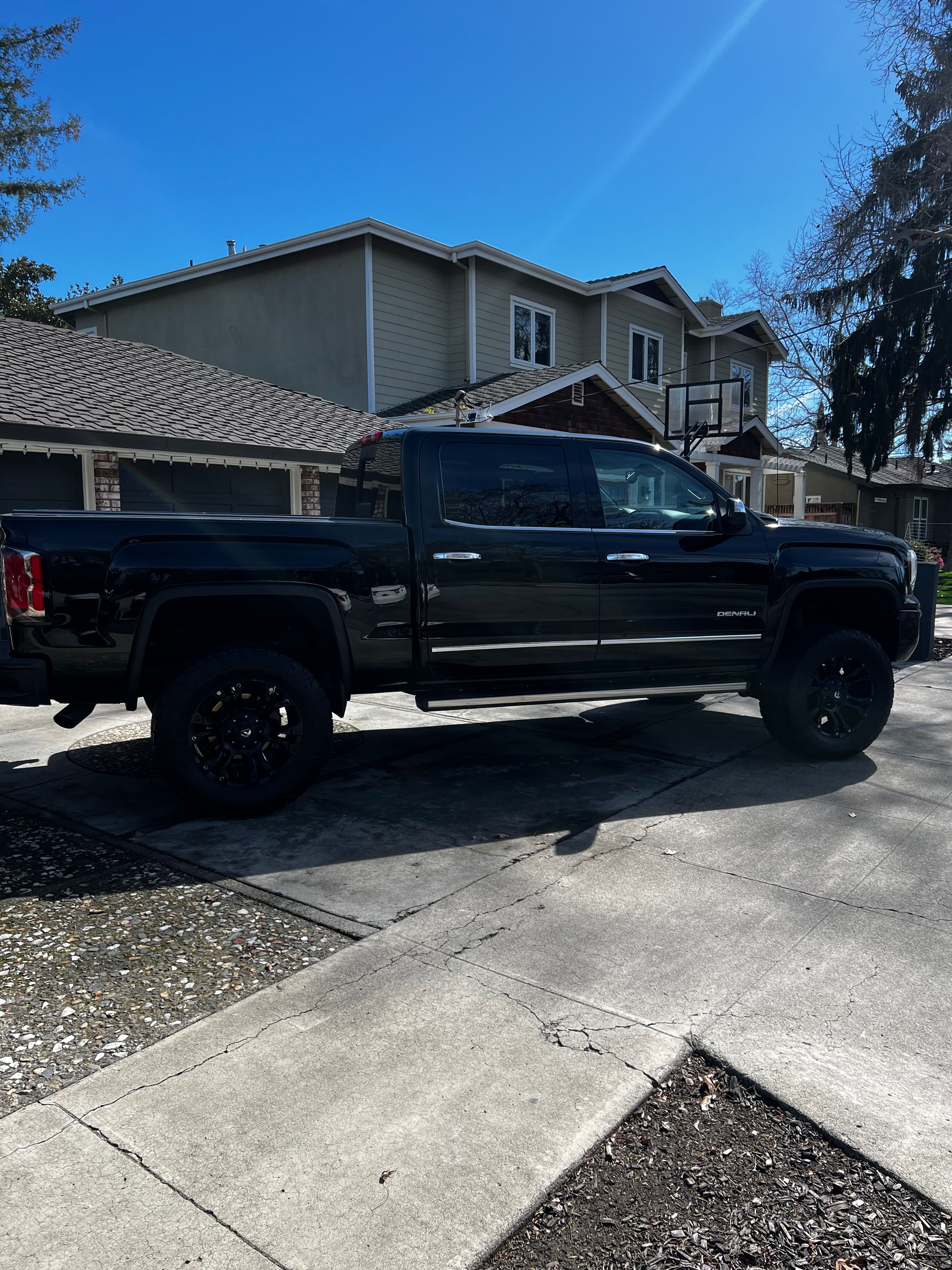 Used 2016 GMC Sierra 1500 Denali w/ Enhanced Driver Alert Package AWD/4WD image 1