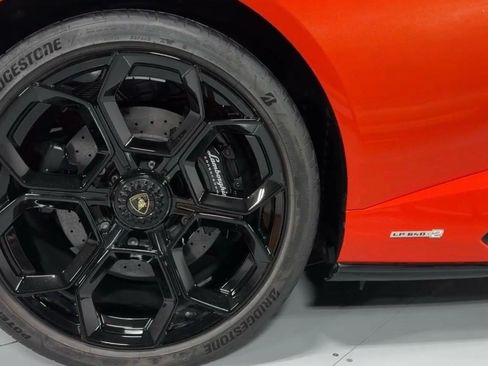 Used 2024 Lamborghini Huracan Tecnica image 11