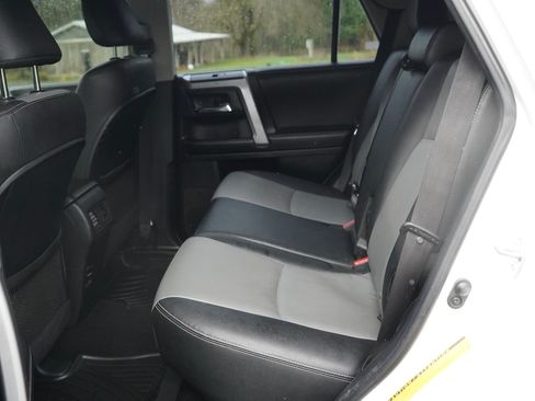 Used 2016 Toyota 4Runner SR5 Premium image 5