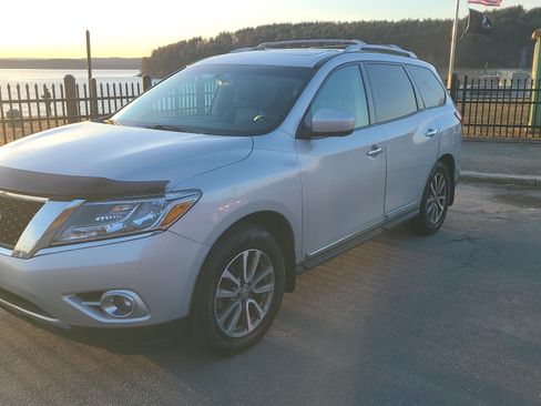 Used 2015 Nissan Pathfinder SL w/ SL Premium Package image 4