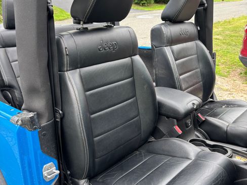 Used 2012 Jeep Wrangler Rubicon w/ PWR Convenience Group image 13