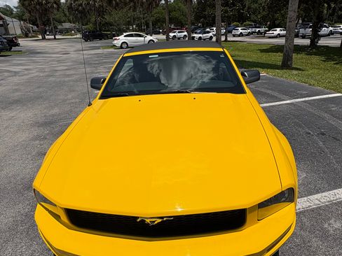 Used 2006 Ford Mustang Convertible RWD image 4