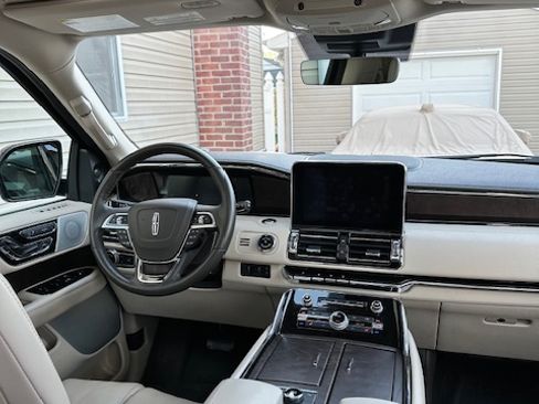 Used 2020 Lincoln Navigator Reserve w/ Luxury Package image 5