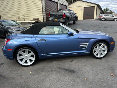 Used 2005 Chrysler Crossfire Limited image 1