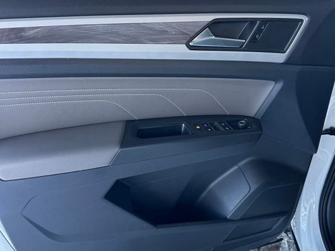 Used 2022 Volkswagen Atlas Cross Sport SE image 10