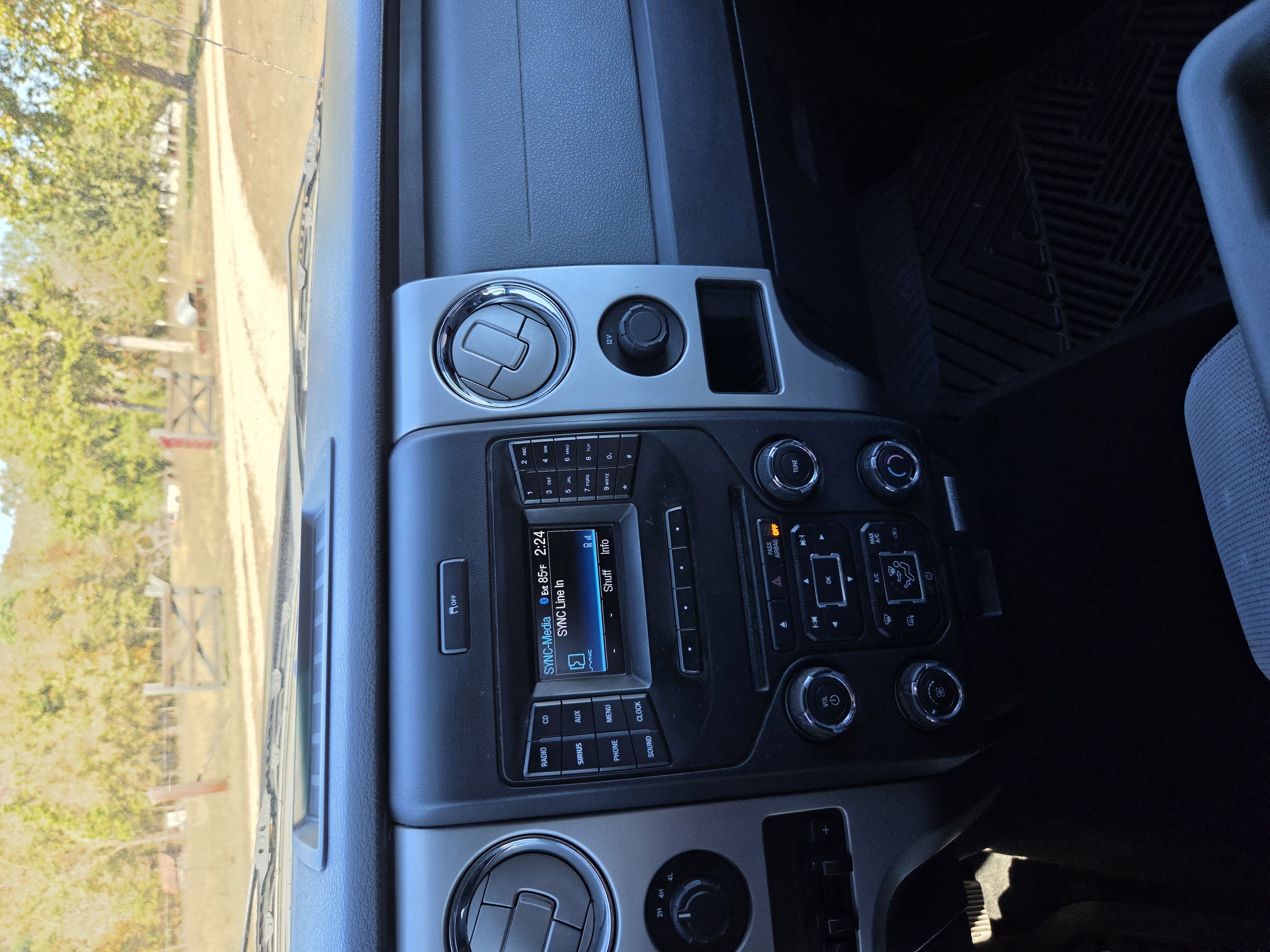Used 2014 Ford F150 XLT w/ Equipment Group 302A Luxury AWD/4WD image 16