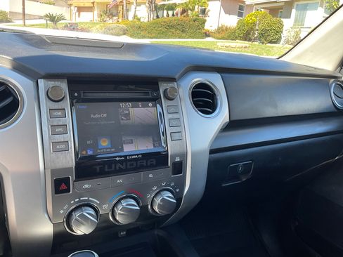 Used 2018 Toyota Tundra SR5 image 10