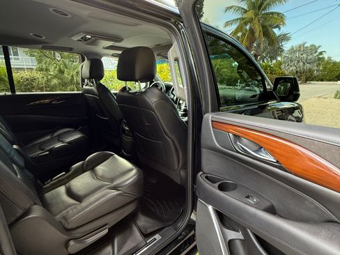 Used 2019 Cadillac Escalade ESV Premium Luxury AWD/4WD image 12