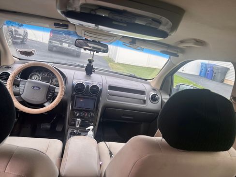 Used 2008 Ford Taurus X SEL image 5