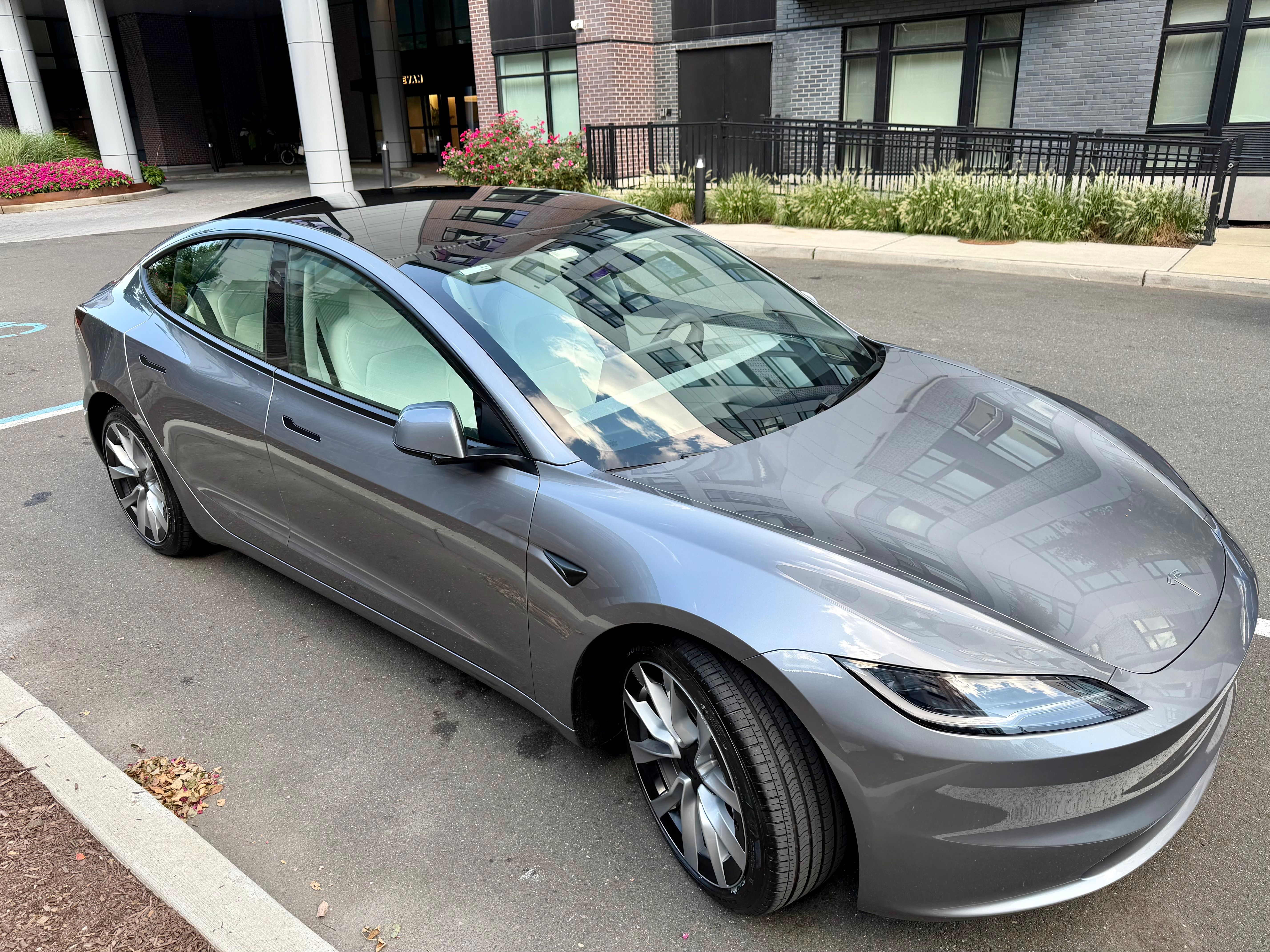 Used 2025 Tesla Model 3 Long Range RWD image 9