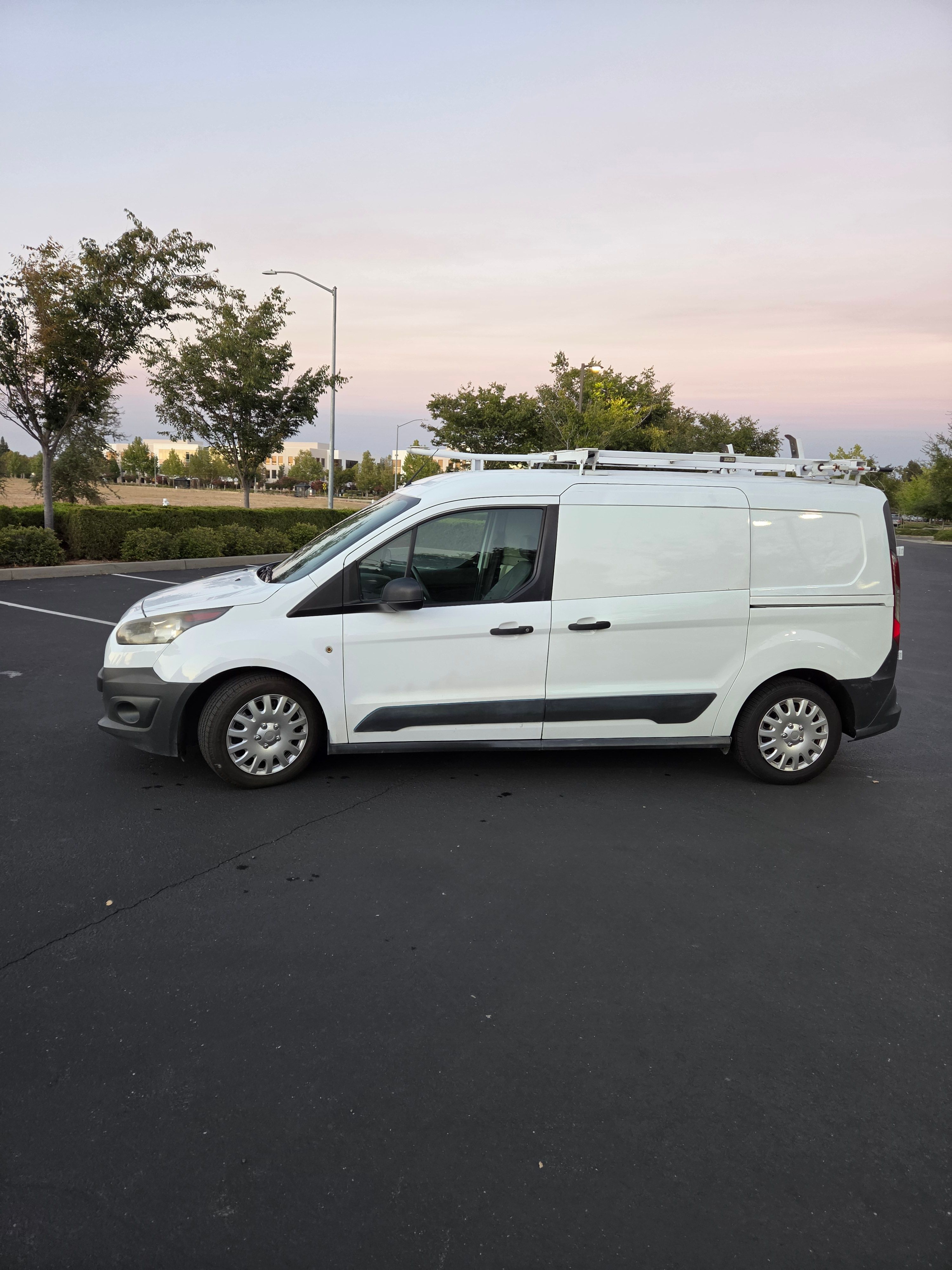 Used 2015 Ford Transit Connect XL FWD image 4