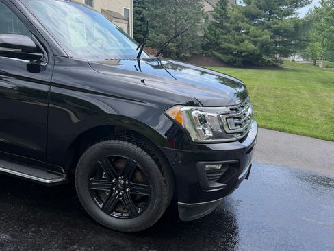 Used 2020 Ford Expedition XLT w/ Equipment Group 202A AWD/4WD image 10