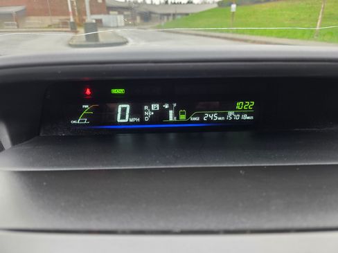 Used 2013 Toyota Prius V Five image 14