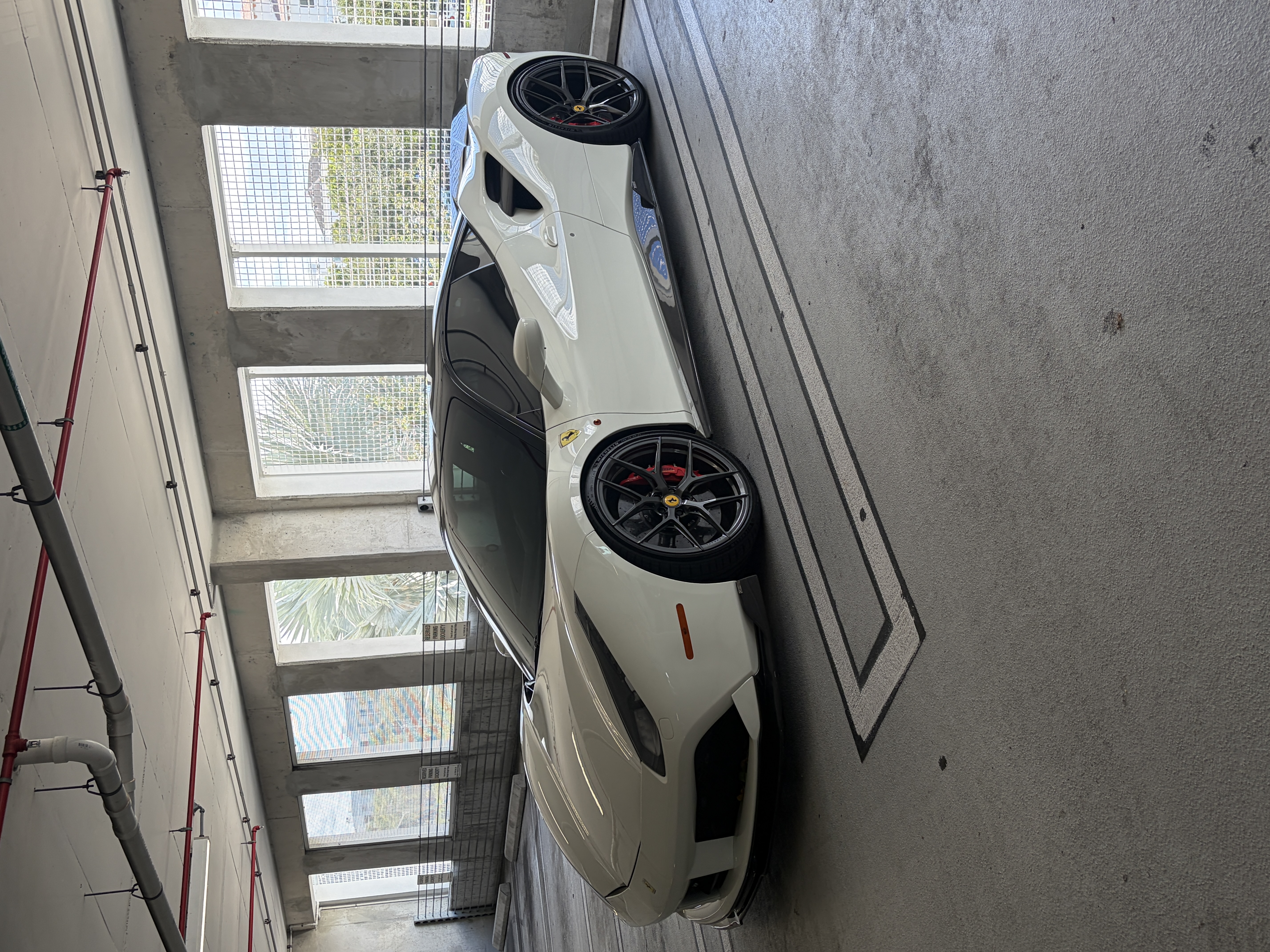 Used 2018 Ferrari 488 GTB RWD image 13