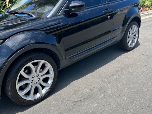 Used 2017 Land Rover Range Rover Evoque SE Premium image 2