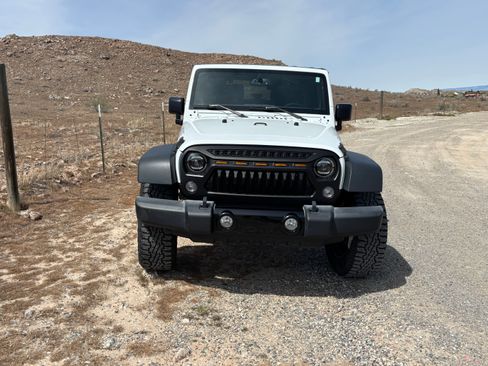 Used 2016 Jeep Wrangler Sport AWD/4WD image 8