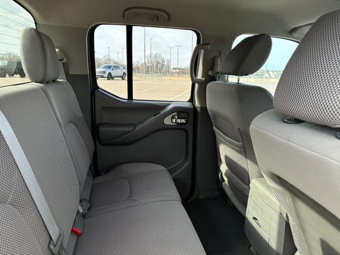 Used 2011 Nissan Frontier SV w/ SV Premium Utility Pkg image 20