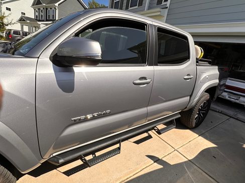 Used 2021 Toyota Tacoma TRD Sport image 2