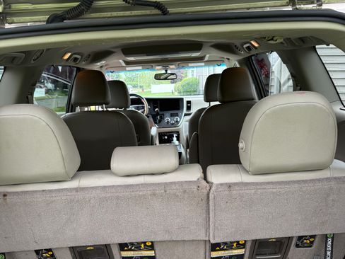 Used 2015 Toyota Sienna XLE Premium AWD/4WD image 9