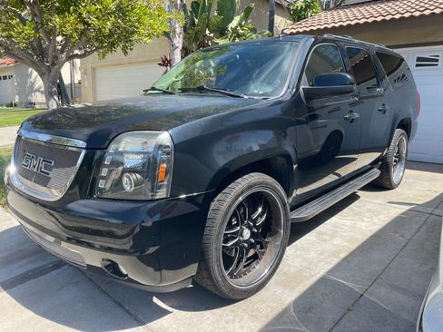 Used 2009 GMC Yukon XL SLT RWD image 1