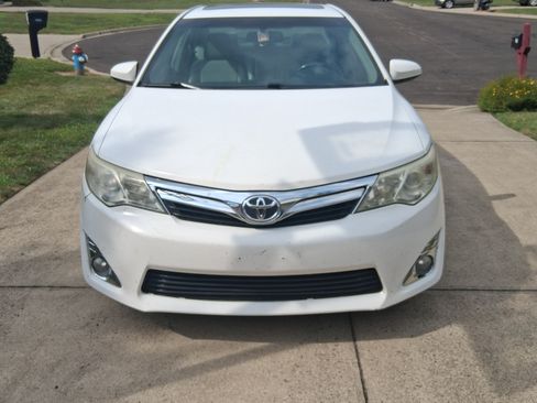 Used 2014 Toyota Camry XLE image 2