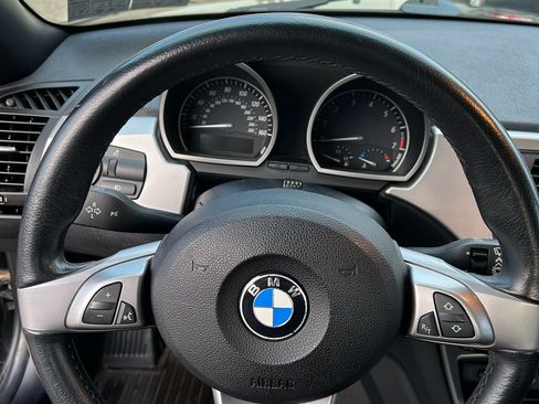 Used 2005 BMW Z4 2.5i image 14