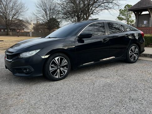 Used 2017 Honda Civic EX-T image 5
