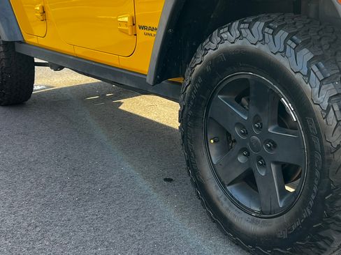 Used 2009 Jeep Wrangler Unlimited Rubicon w/ Dual Top Group image 12