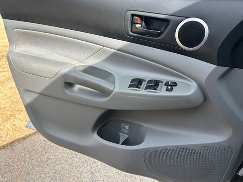 Used 2011 Toyota Tacoma PreRunner w/ SR5 Pkg #2 image 10