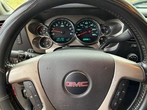 Used 2011 GMC Sierra 2500 SLE w/ SLE Preferred Package AWD/4WD image 9