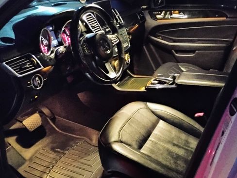 Used 2019 Mercedes-Benz GLS 450 4MATIC image 2