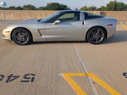 Used 2008 Chevrolet Corvette Coupe w/ Preferred Equipment Group image 2