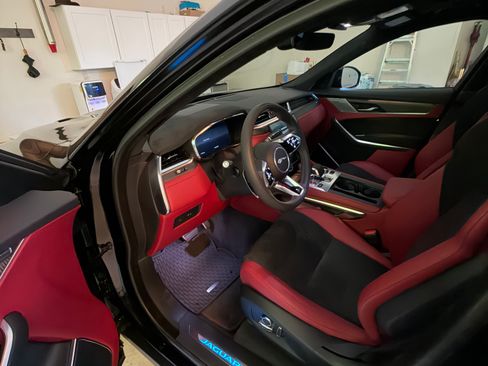 Used 2025 Jaguar F-PACE SVR 575 Edition AWD/4WD image 11