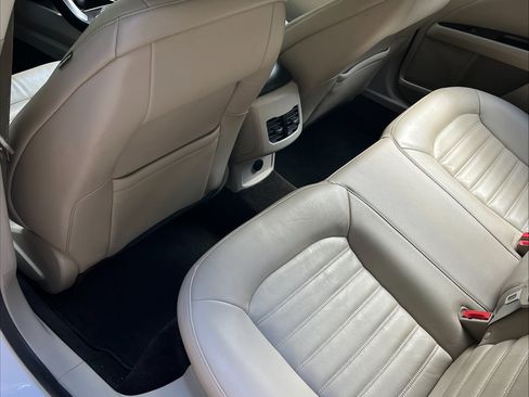 Used 2017 Ford Fusion SE w/ Fusion SE Technology Package image 18