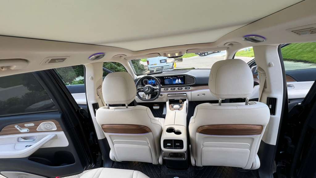 Used 2024 Mercedes-Benz GLS 580 4MATIC image 19