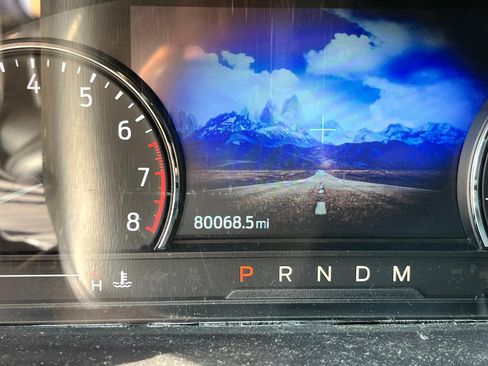 Used 2020 Ford Explorer XLT w/ Equipment Group 202A image 9