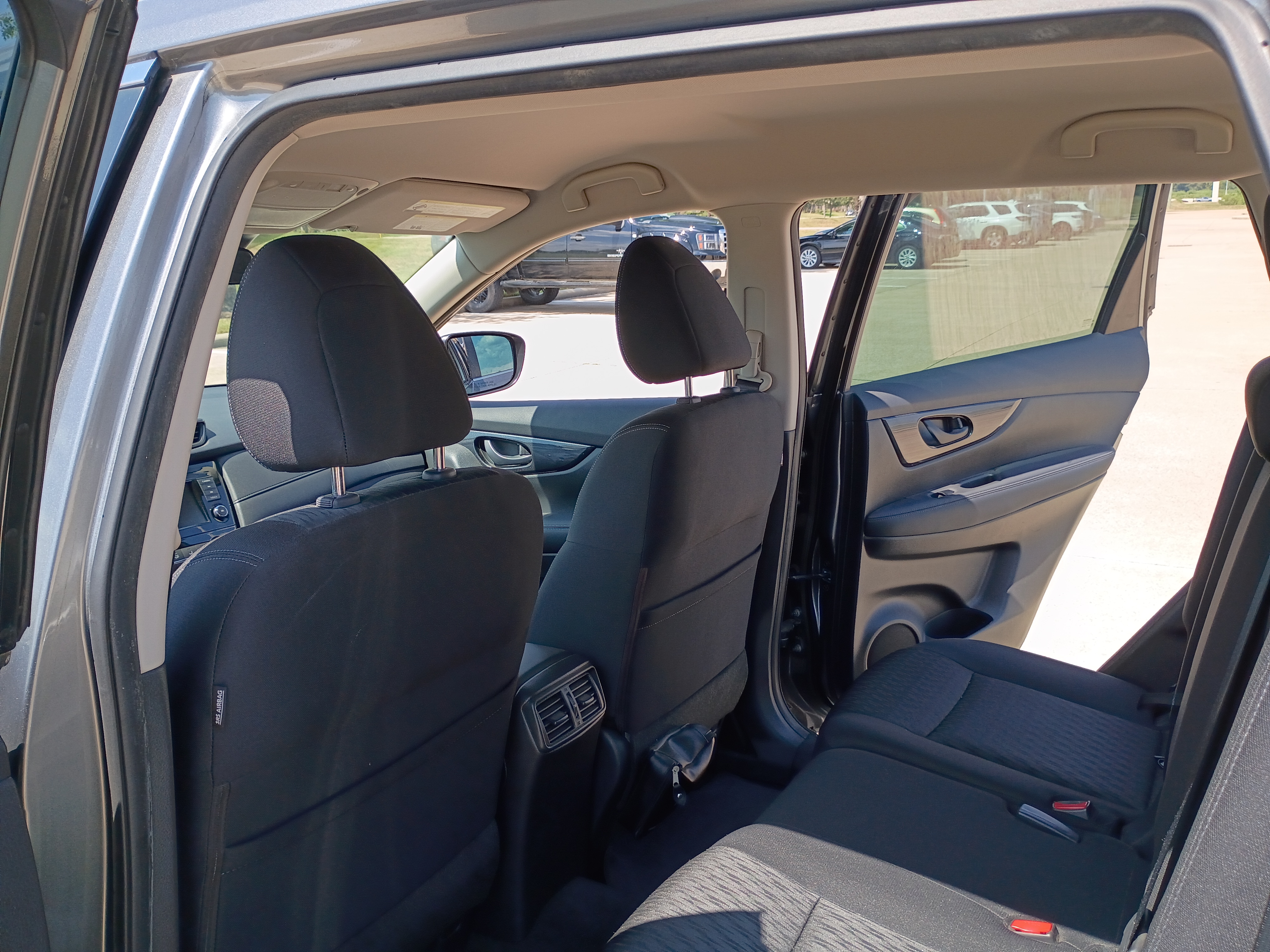 Used 2020 Nissan Rogue S FWD image 18