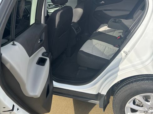Used 2019 Chevrolet Equinox LT image 12